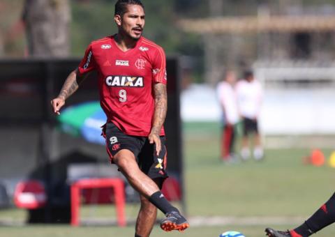 Flamengo suspende contrato de Guerrero novamente