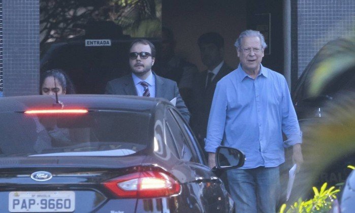 Dirceu tem até as 17h de sexta-feira para se entregar à PF em Brasília