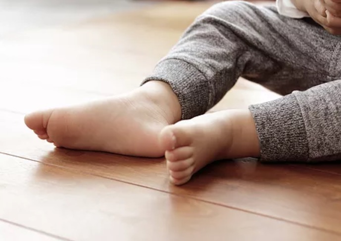 Bebê de um ano é baleado pela própria mãe durante confusão