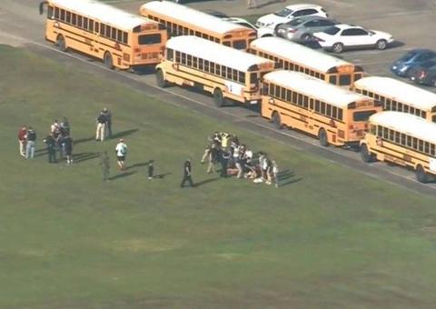 Homem armado mata ao menos oito pessoas em escola no Texas  