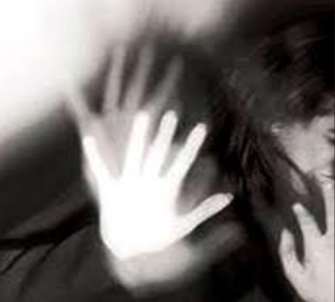 Grávida denuncia que levou dois tapas no rosto de um médico após gritar de dor