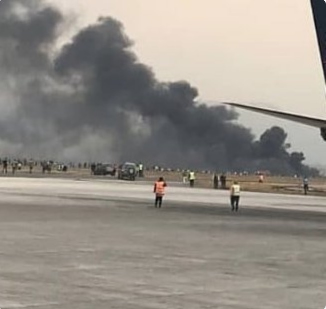 Avião com 113 pessoas a bordo cai após decolagem em Cuba 