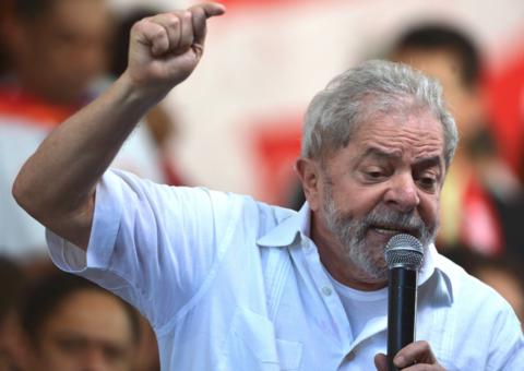 Defesa recorre contra retirada de benefícios de Lula