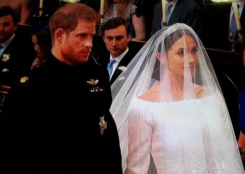 Emoção e 'simplicidade' marcam casamento real na Capela de São Jorge, veja fotos