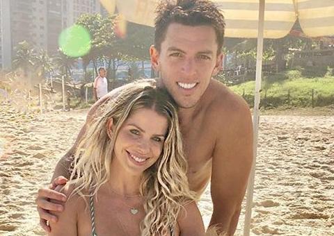 Karina Bacchi e Amaury Nunes anunciam noivado: 'ela disse sim' 