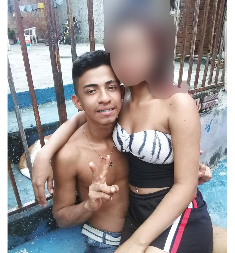 Casal de jovens é executado a tiros na frente de casa em Manaus