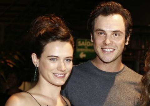 Bianca Bin e Sérgio Guizé são clicados fazendo compras em loja de artigos para bebês