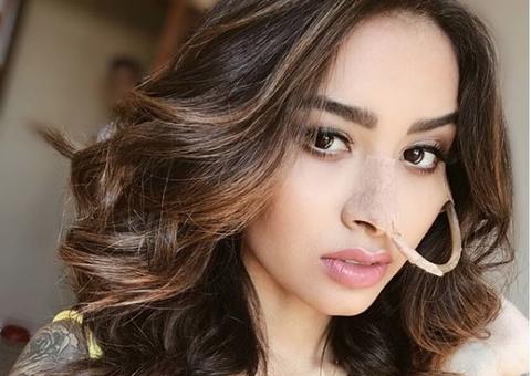 Blogueira Nara Almeida morre de câncer aos 24 anos