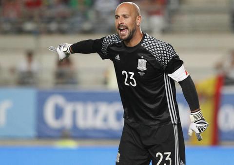 Convocado para Copa, goleiro espanhol Pepe Reina é acusado de ligação com máfia 