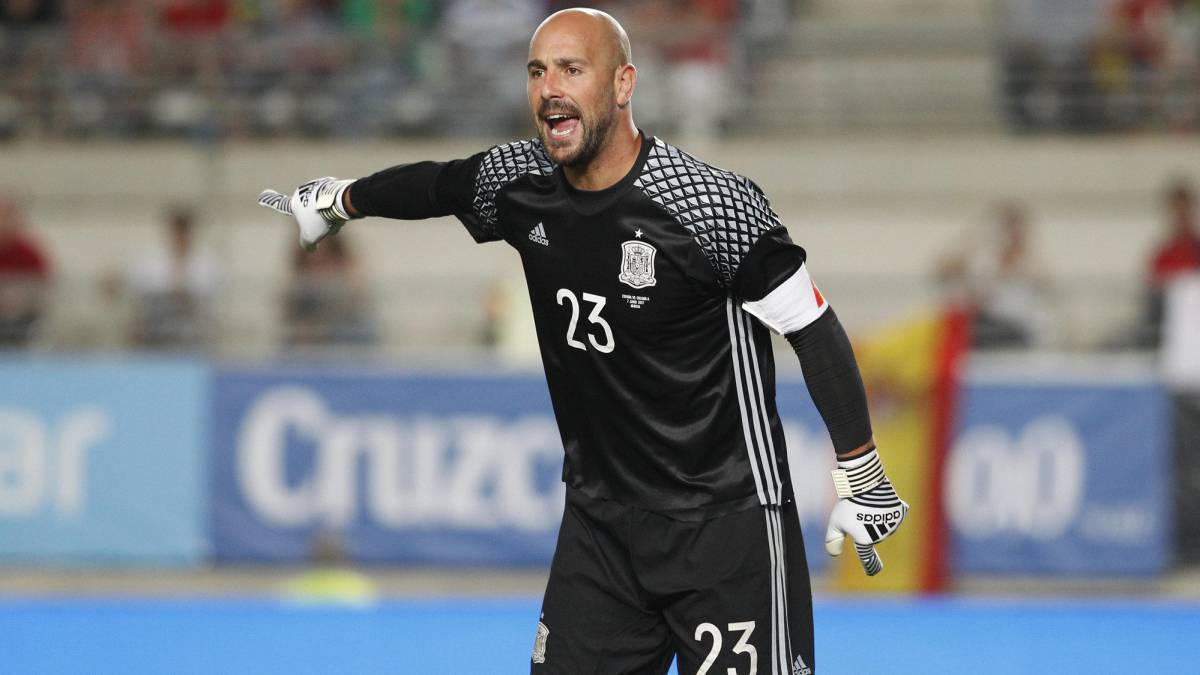 Convocado para Copa, goleiro espanhol Pepe Reina é acusado de ligação com máfia 