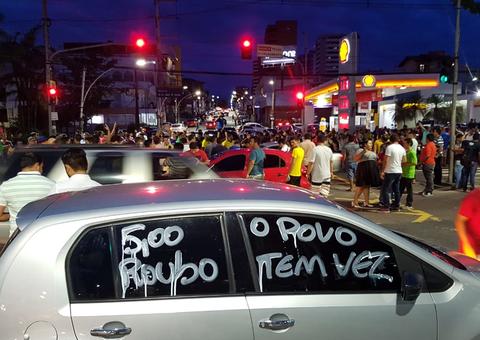 Grupo fecha Djalma Batista em protesto contra aumento abusivo da gasolina em Manaus