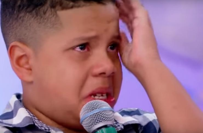 Silvio Santos tem reação inesperada após menino cair no choro por perder disputa