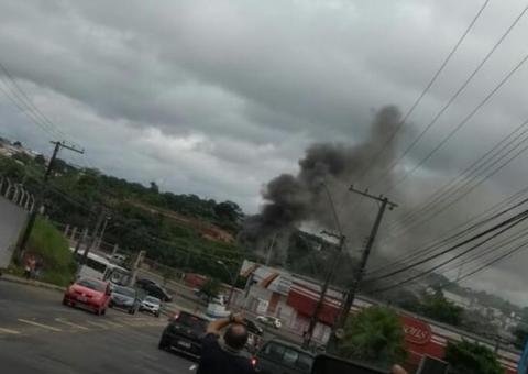 Avião cai na Torquato Tapajós em Manaus