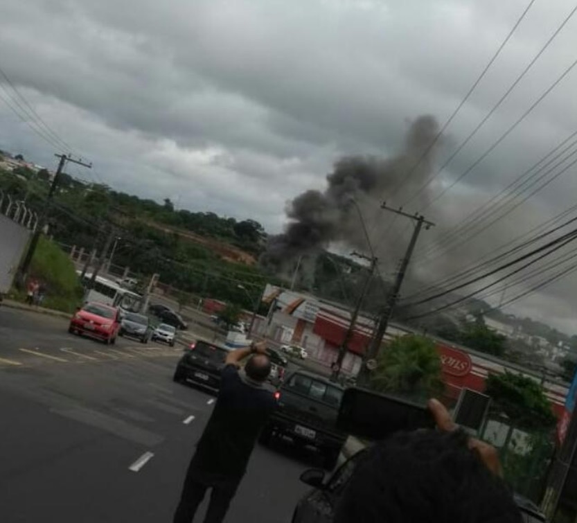 Avião cai na Torquato Tapajós em Manaus