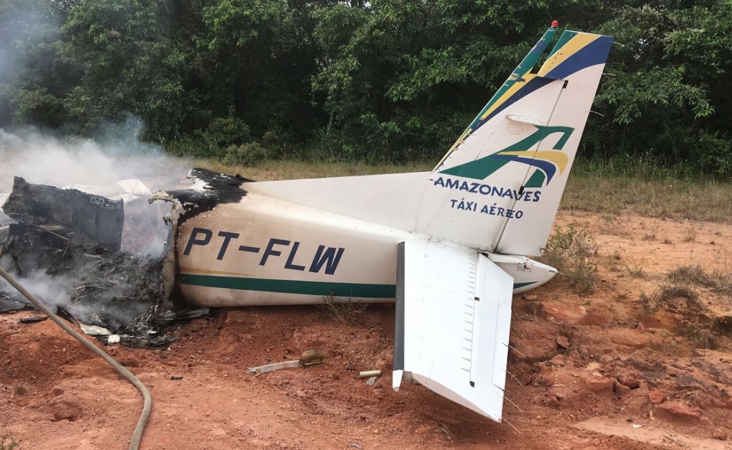 Veja fotos do acidente de avião próximo a Torquato Tapajós em Manaus