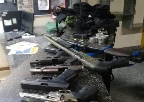 Militares do Exército são presos com armas em rodovia 