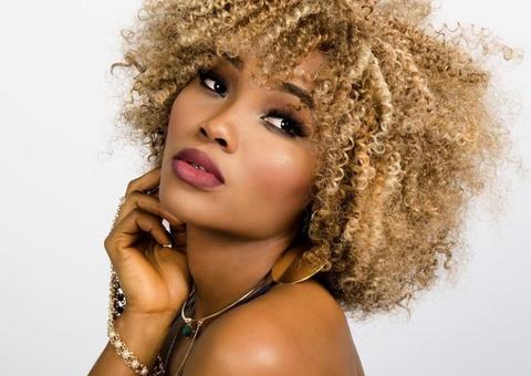 Oficina de automaquiagem ensina técnicas para várias ocasiões