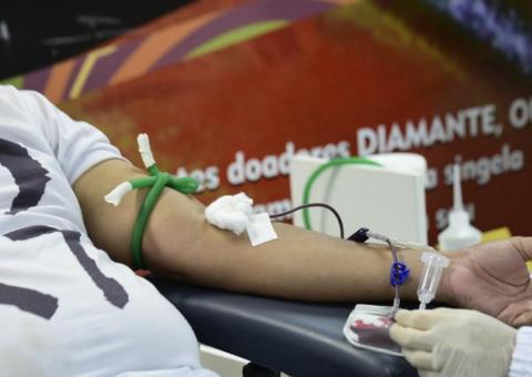 ‘Vampirão’ do Hemoam busca doadores no 1º Batalhão de Operações Ribeirinhas em Manaus