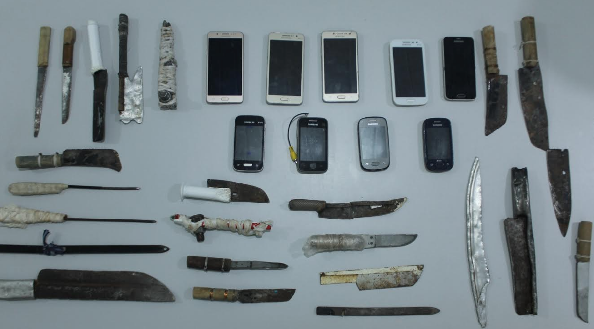 Celulares e armas caseiras são apreendidos durante revista em presídio de Manaus