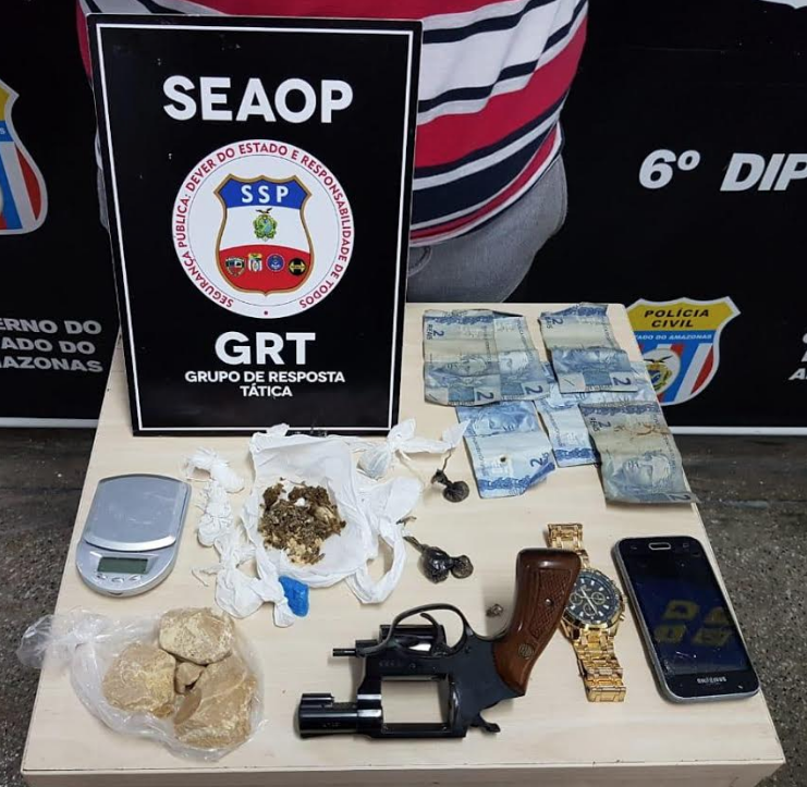 Mulher é presa por suspeita de tráfico com drogas nas partes íntimas em Manaus