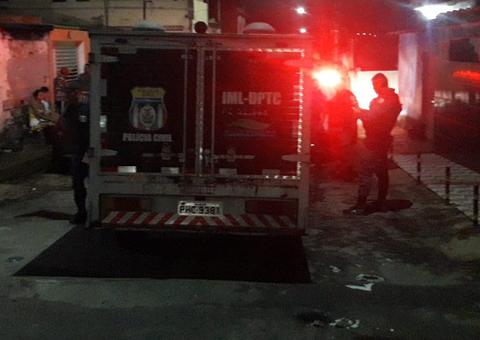 Homem é assassinado à queima roupa em rua de Manaus