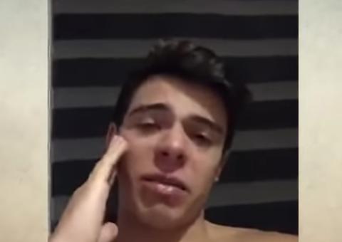 Ex de Larissa Manoela, Thomaz Costa chora e relata agressão do pai embriagado