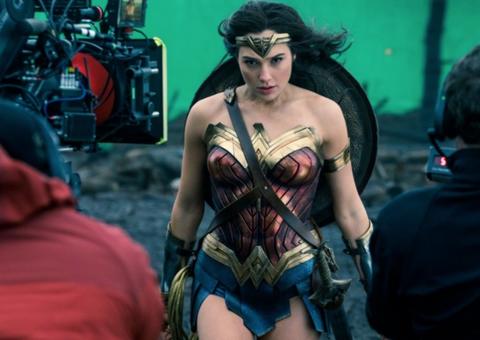 Mulher-Maravilha ganhará novo uniforme em continuação