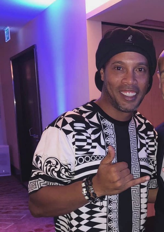 Ronaldinho Gaúcho vai se casar com as duas namoradas em agosto