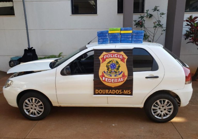 PF apreende 23 kg de cocaína em fundo falso de carro