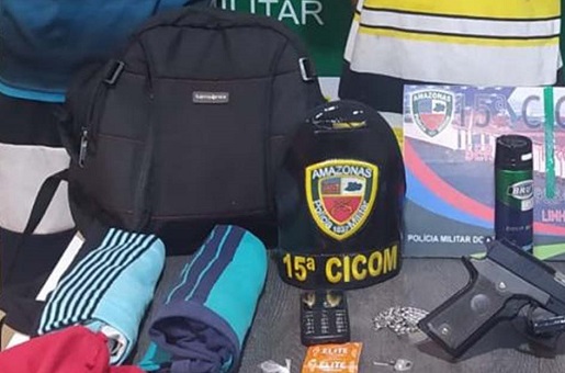 Polícia prende dupla armada com terçado e impede assalto a ônibus em Manaus