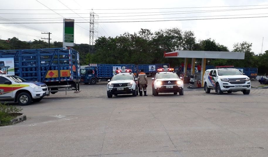 Em Manaus, caminhoneiros bloqueiam entrada de refinaria durante protesto
