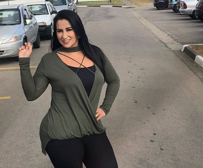 Fabíola Gadelha exige regalias na Record e se recusa a tirar fotos com fãs