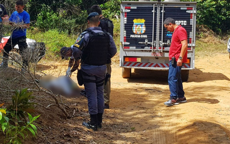 Com maxilar quebrado, homem é encontrado morto em área de mata em Manaus