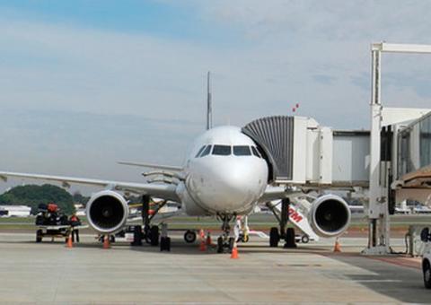 Quatro aeroportos têm combustível só para hoje, diz relatório da Infraero