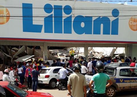 Teto de loja desaba; havia pessoas no local