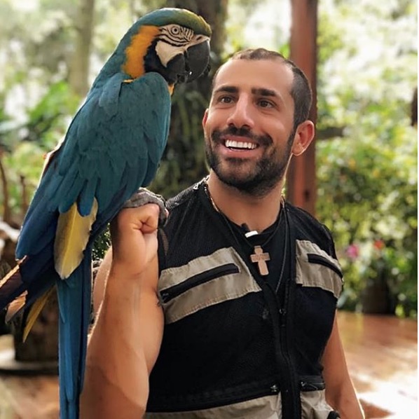 Fãs de ex-bbb Kaysar fazem vaquinha para arrecadar R$ 1 milhão para trazer família da Síria