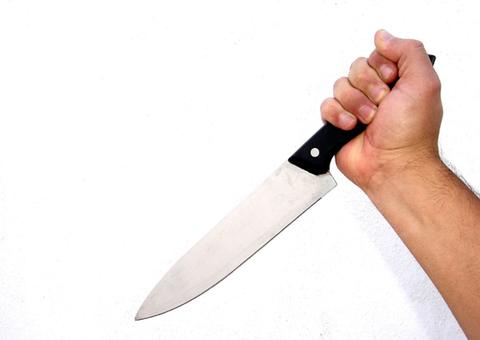 Homem é preso por suspeita de tentar matar esposa a facadas em Manaus