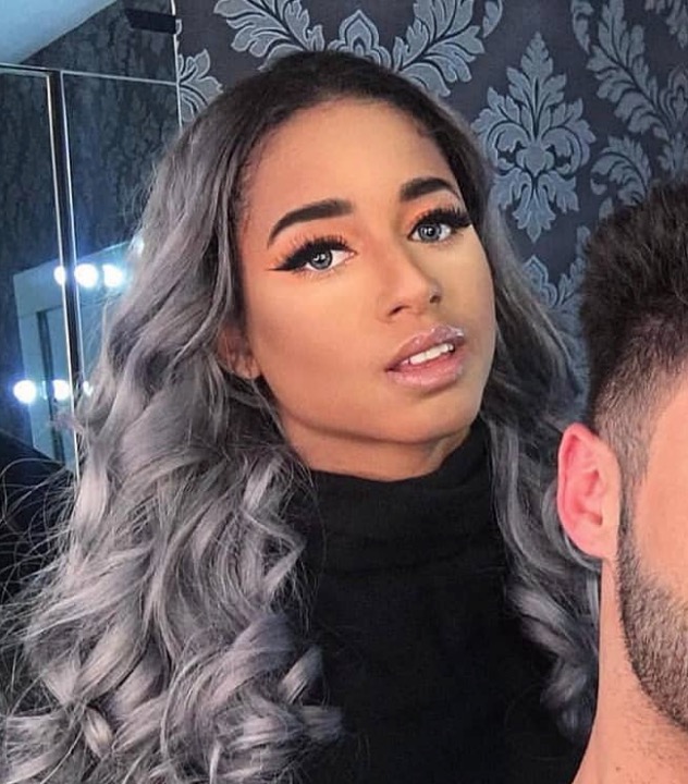 MC Loma ganha prêmio, mas é barrada em evento