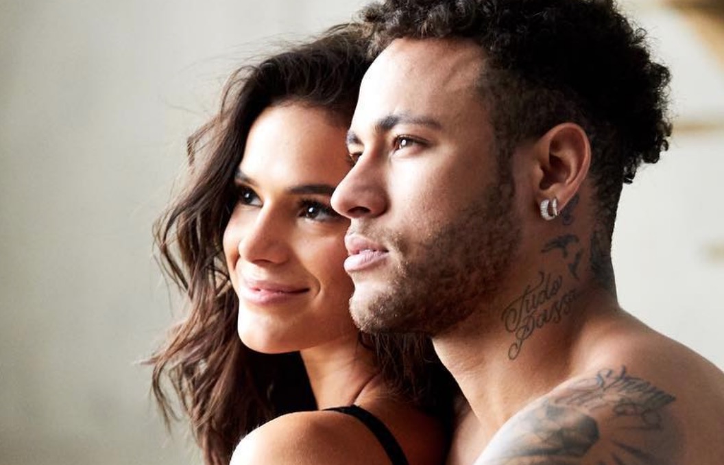 Bruna Marquezine faz revelação sobre 1º beijo em Neymar: 'ousada'