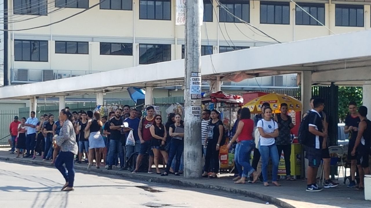 Seis linhas de ônibus deixam de circular e pegam população de surpresa em Manaus 