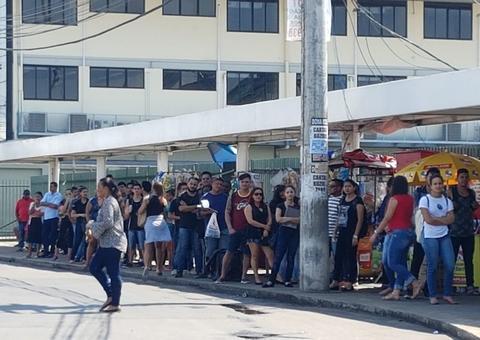 Seis linhas de ônibus deixam de circular e pegam população de surpresa em Manaus 