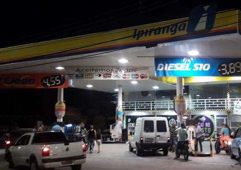 Em meio ao caos por falta de gasolina, governo anuncia plano de emergência