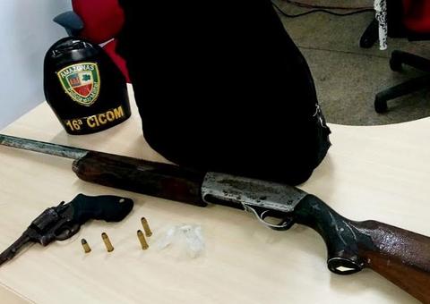 Com armas e coletes à prova de balas, foragido é capturado em beco de Manaus