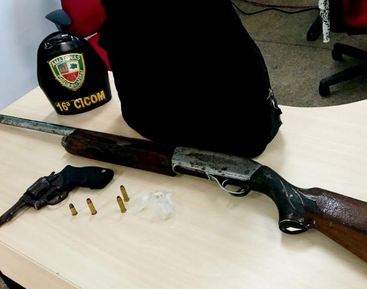 Com armas e coletes à prova de balas, foragido é capturado em beco de Manaus