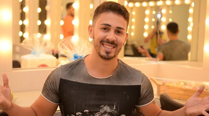 Show de humor Mas, Carlos! promete agitar Studio 5