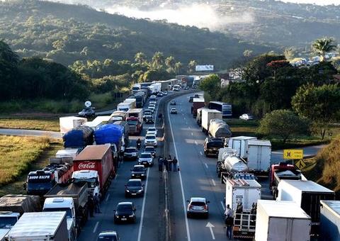 PF investiga se greve de caminhoneiros tem comando de empresários