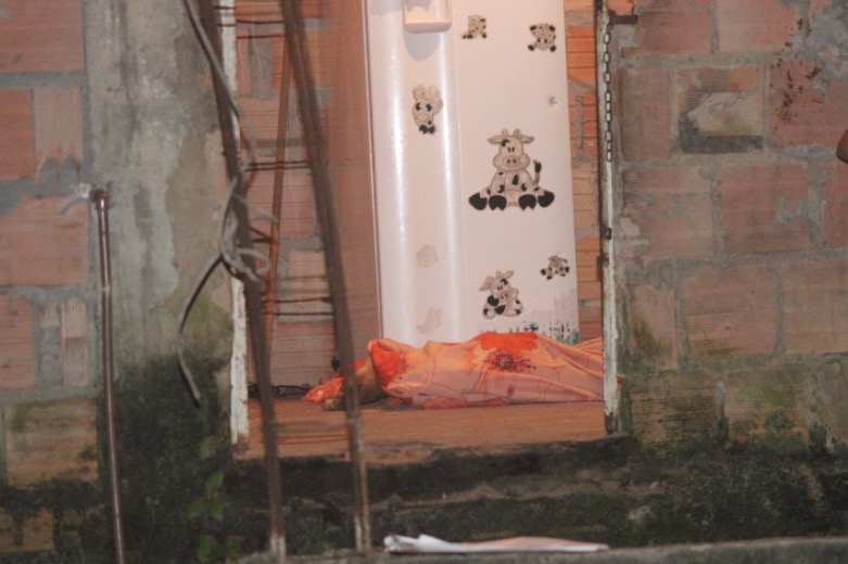 Jovem é assassinado a tiros enquanto bebia com amigos em Manaus