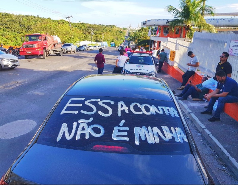 Governo determina aplicação de multas de até R$ 100 mil para conter greve de caminhoneiros