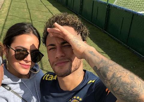 Bruna Marquezine visita Neymar e assiste treino da seleção com a família 