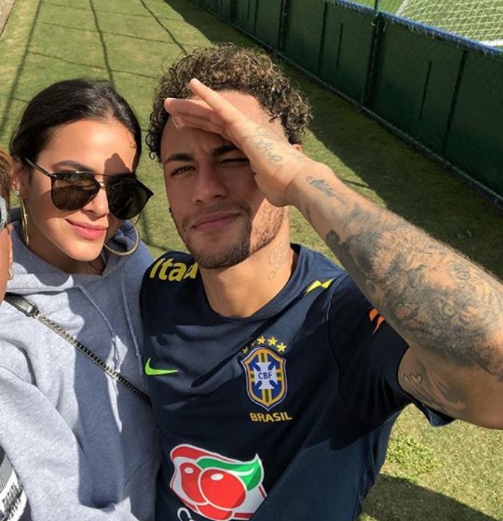 Bruna Marquezine visita Neymar e assiste treino da seleção com a família 